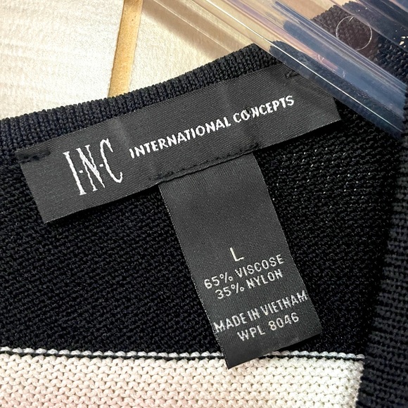 INC Black And White Knit Sweater With Cold Shoulder Sz L - Picture 5 of 6